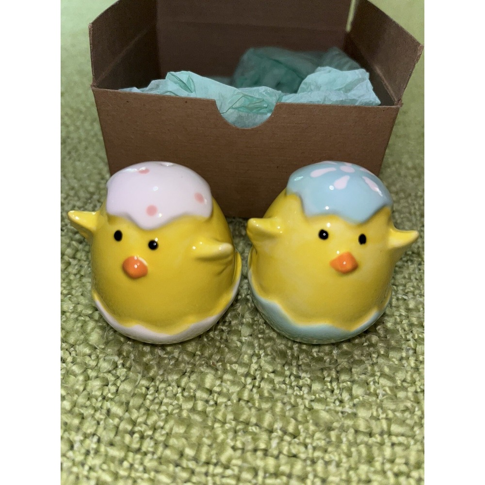 MINI EASTER CHICK SALT AND PEPPER SHAKER SET 2"